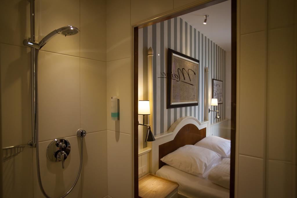 4 Hotel Rust Phòng bức ảnh